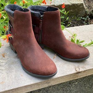 NWOT! Burgundy Sorel Waterproof  Leather Boots 9.5